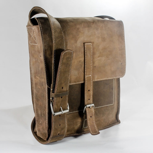 🌟LAST ONE🌟 NWT Crazy Horse Leather Classic Messenger Bag - Picture 2 of 3